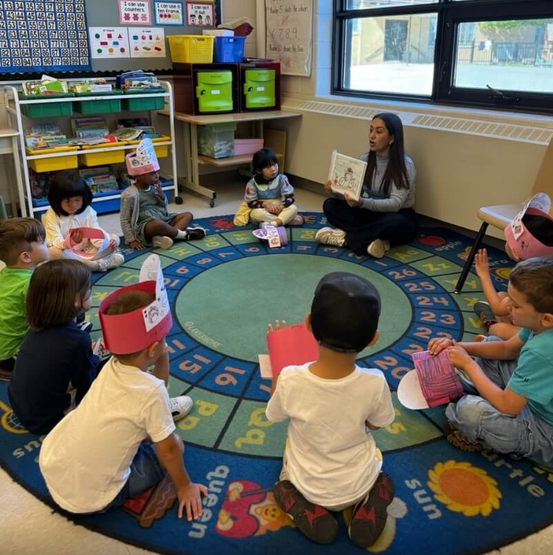 Preschool children learning Spanish through circle time activities