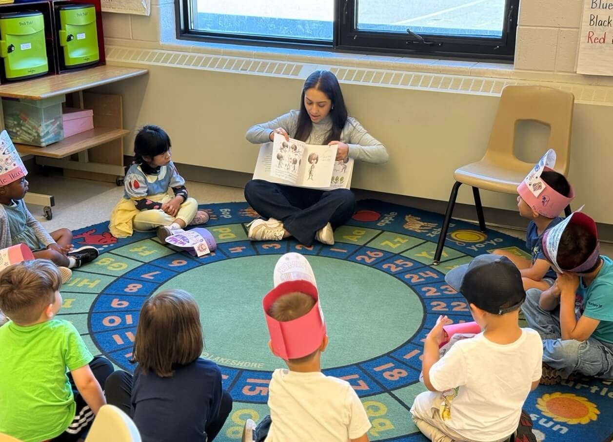 Children enjoying an interactive Spanish circle time class